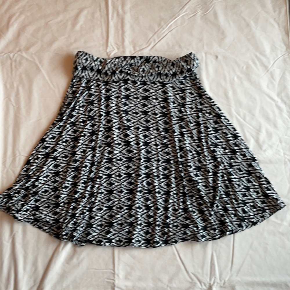 Max Studio Skirt Short Flare Black & White Large